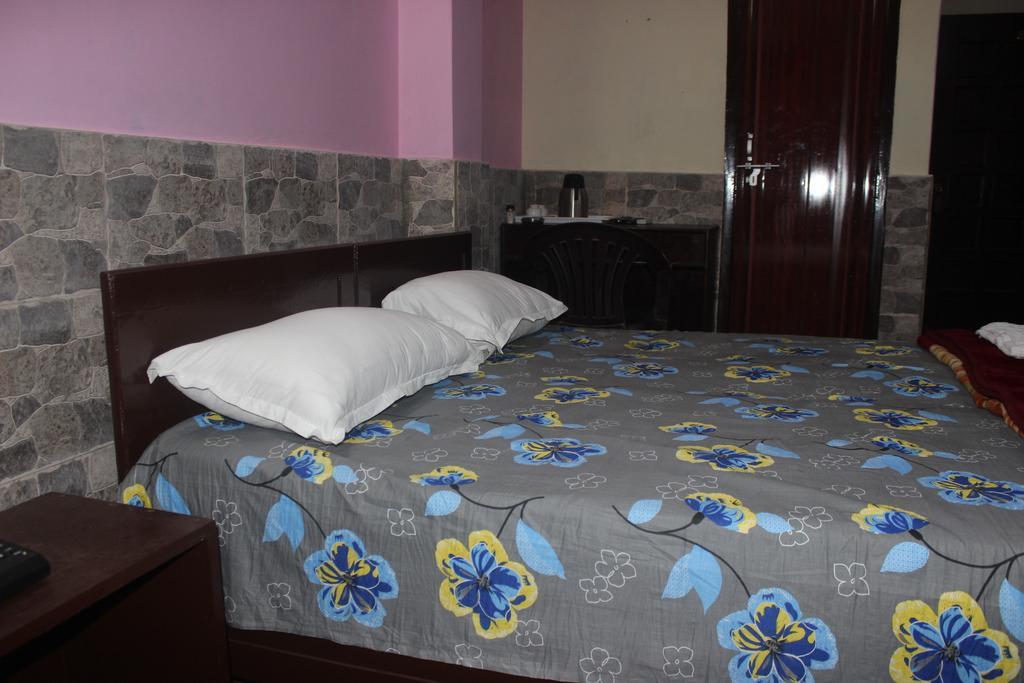 Hotel Kanishka Варанаси Номер фото